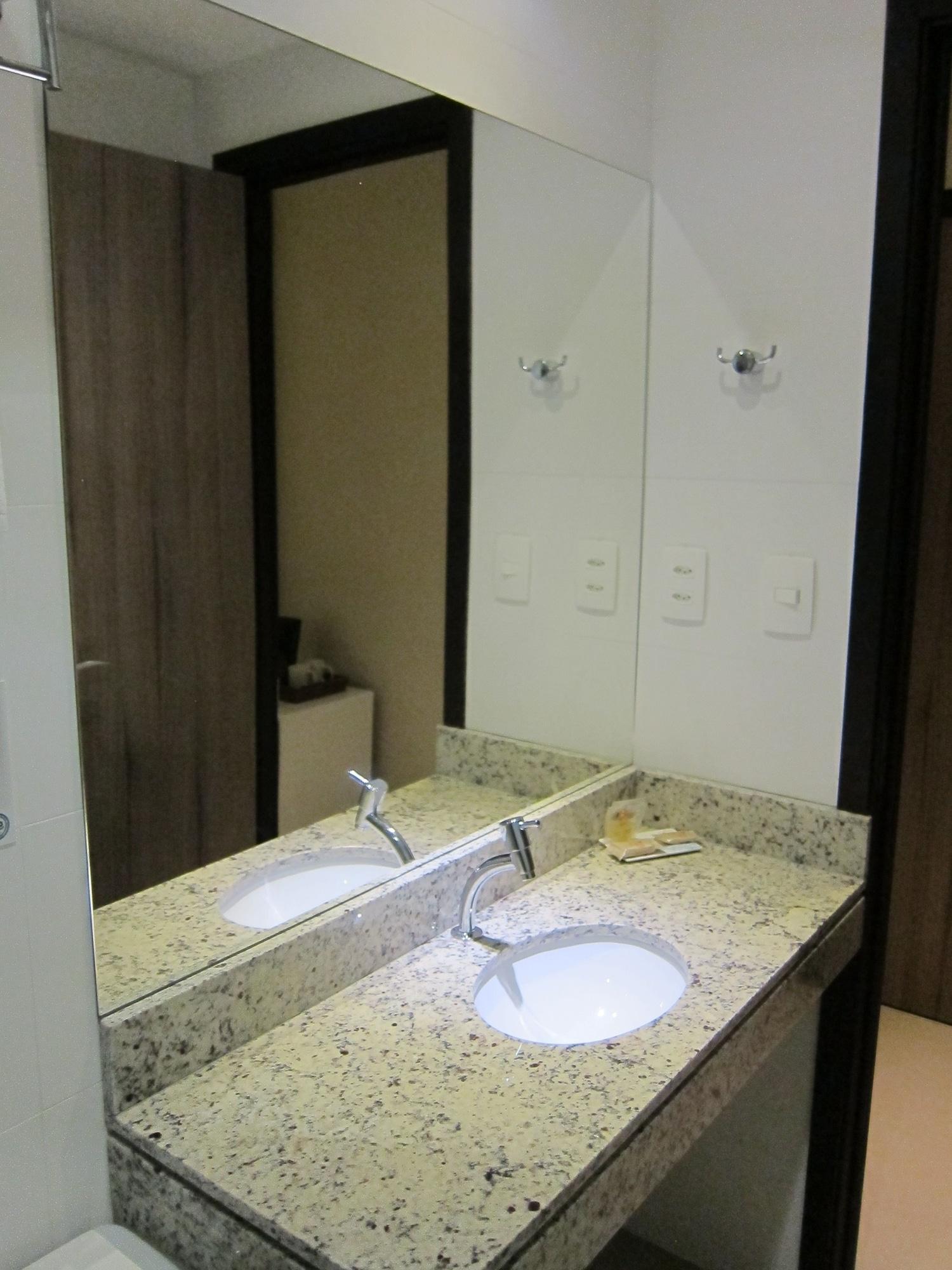B Hotel