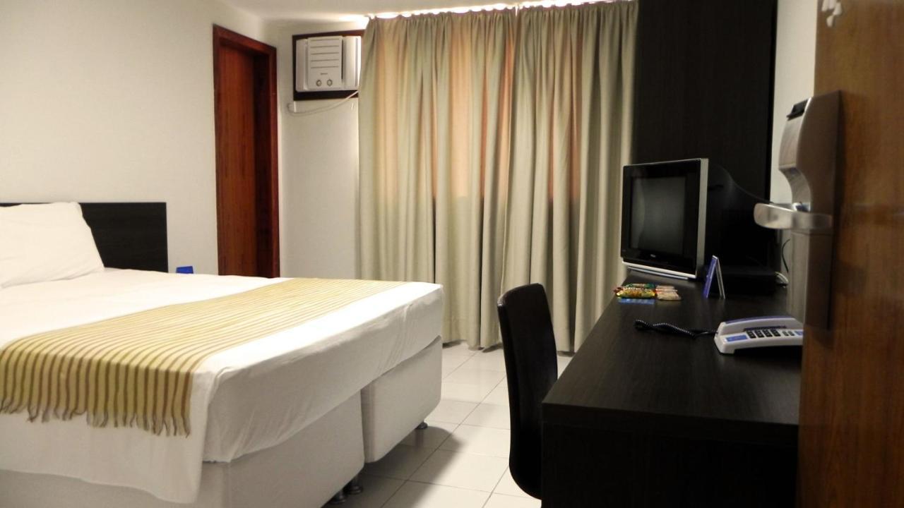 Hotel B
