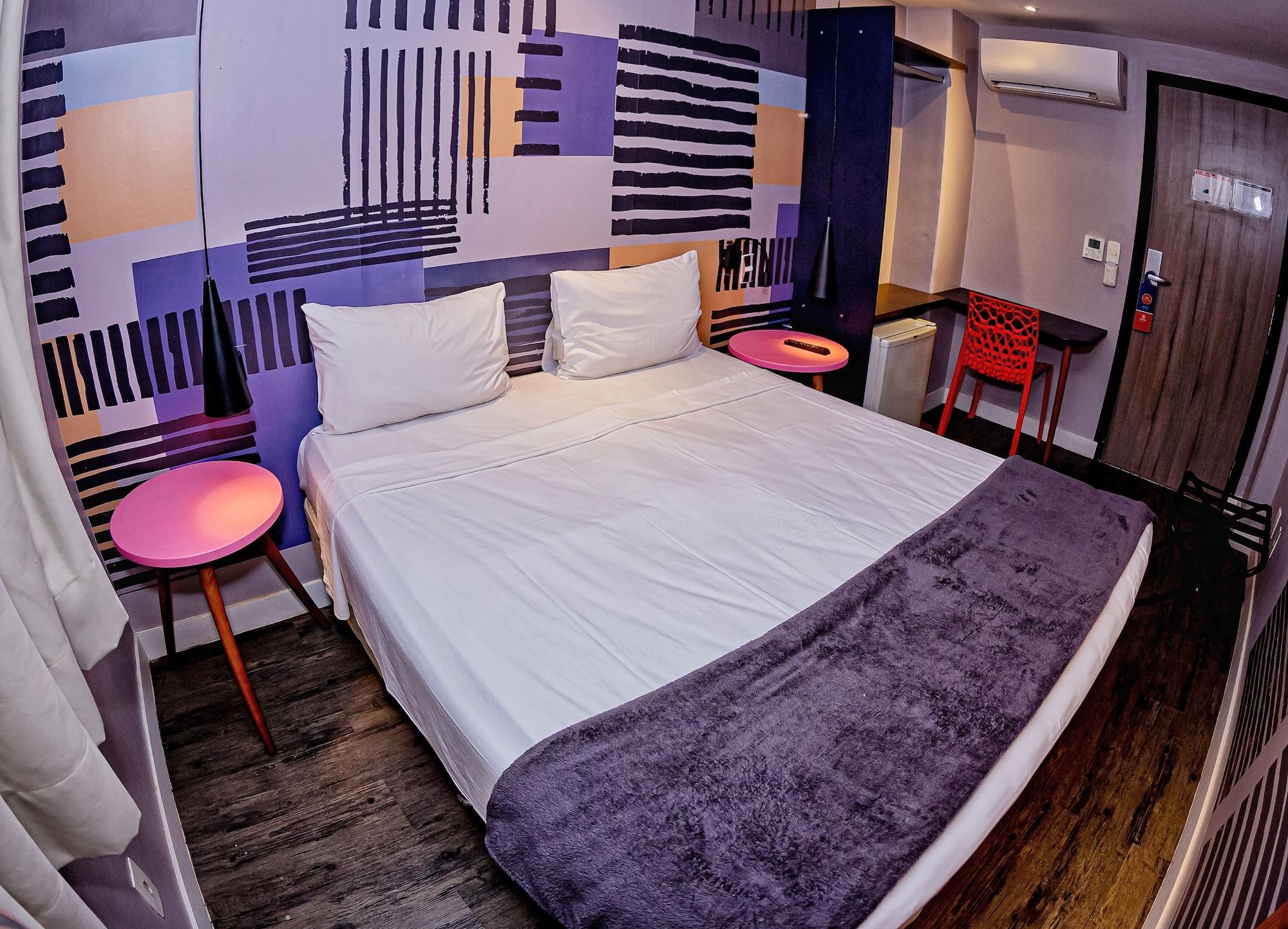 Hotel B